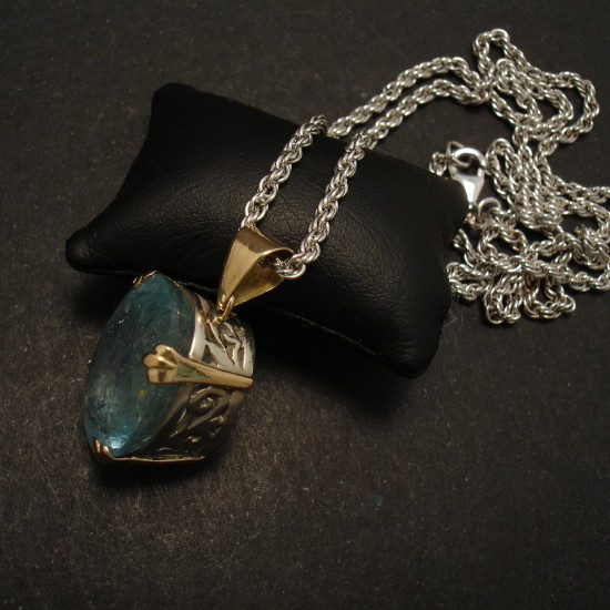 21ct-large-oval-aquamarine-pendant-s&18ctgold-01987.jpg