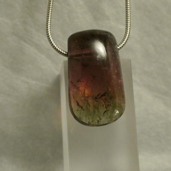 25ct-rainbow-tourmaline-18ctwhite-gold-70092.jpg