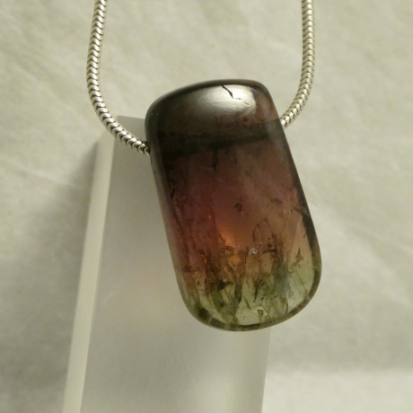 25ct-rainbow-tourmaline-18ctwhite-gold-70094