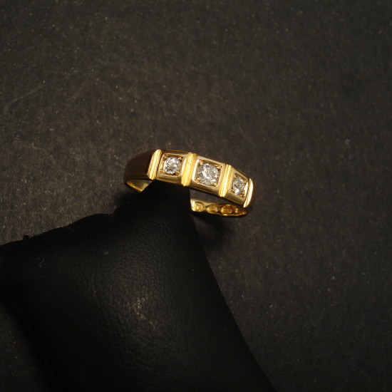 london-1951-hallmarks-18ctgold-ring-diamonds-01768.jpg