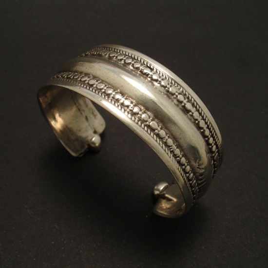 old-solid-tribal-silver-afghan-open-bangle-02144.jpg