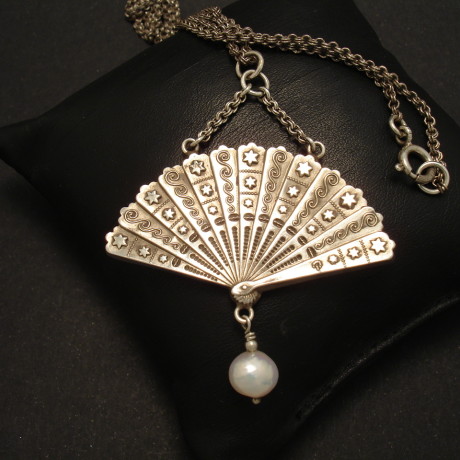 silver-fan-momento-pendant-english-antique-01939.jpg