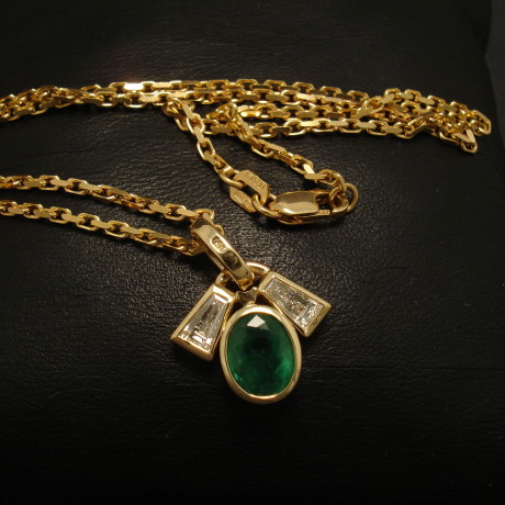 custom-emerald-diamond-tapers-18ctgold-pendant-01980.jpg