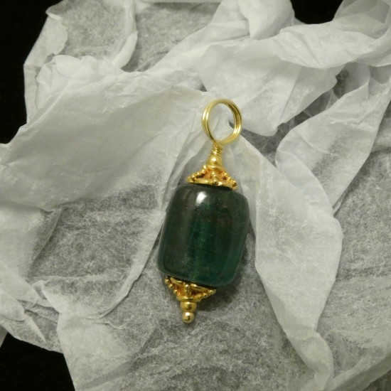 7.44ct-translucent-emerald-bead-18ctgold-pendant-00929.jpg