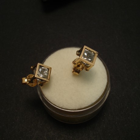 handmade-14ct-gold-earstuds-cz-cage-02383.jpg