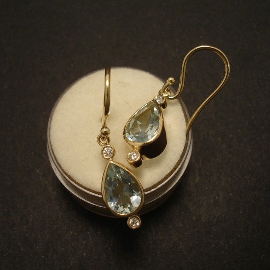 2.4cts-aquamarine-teardrops-ds-hmad-18ctgold-earrings-02580.jpg-