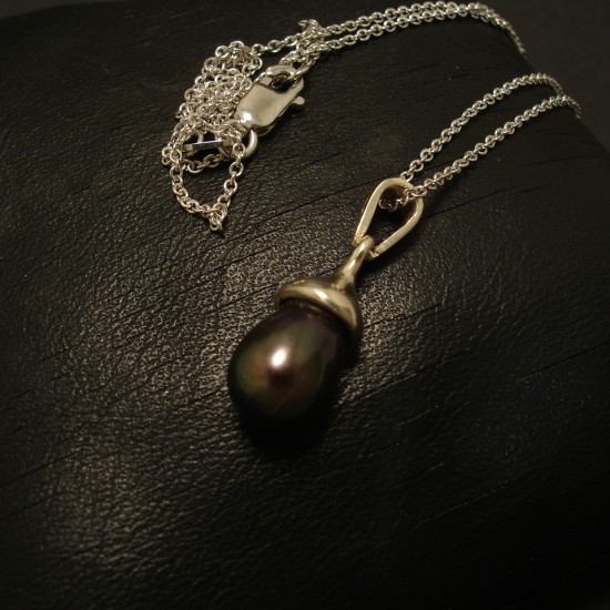 7mm-black-pearl-9ctwhite-gold-pendant-02491.jpg