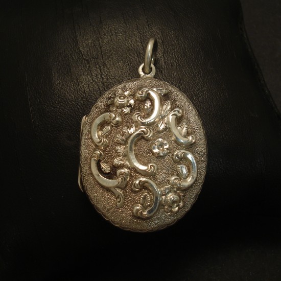 embossed-french-antique-silver-locket-02711.jpg