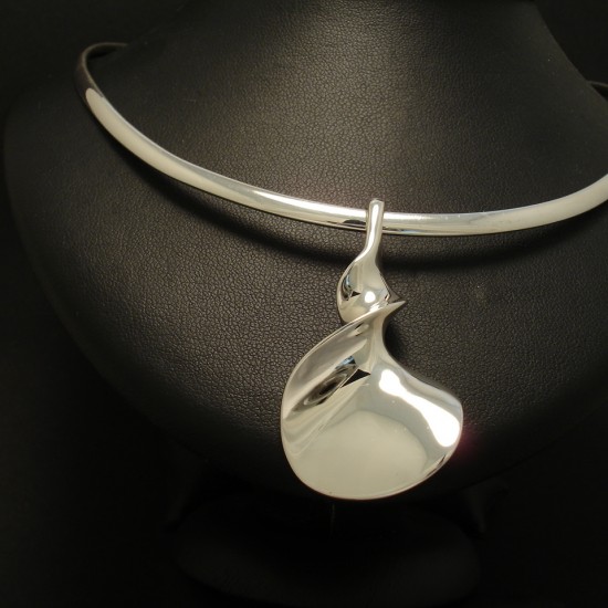 modernist-silver-form-twist-silver-pendant-01553.jpg