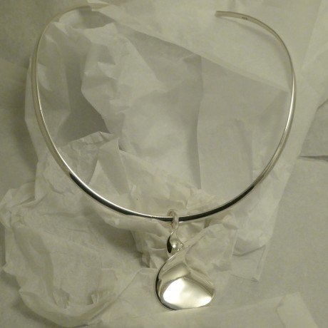 modernist0silver-twist-pendant-70512.jpg