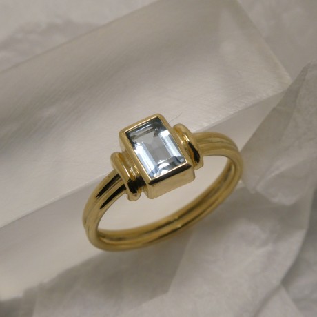 half-carat-aquamarine-18ctgold-ring-00190.jpg