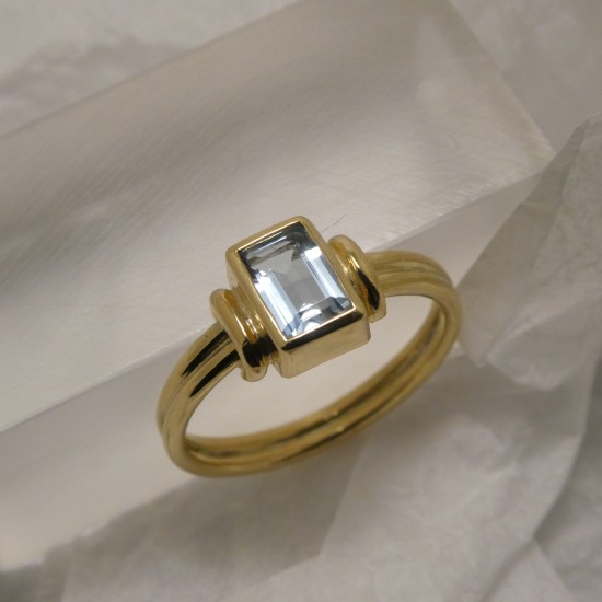 half-carat-aquamarine-18ctgold-ring-00190.jpg