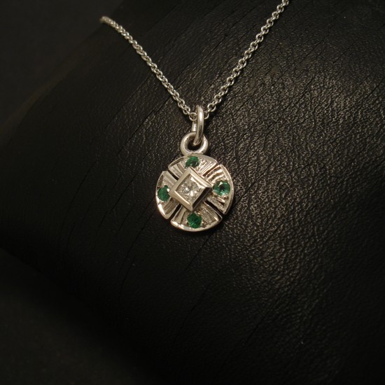 neat-diamond-emerald-9ctwhite-gold-pendant-02558.jpg