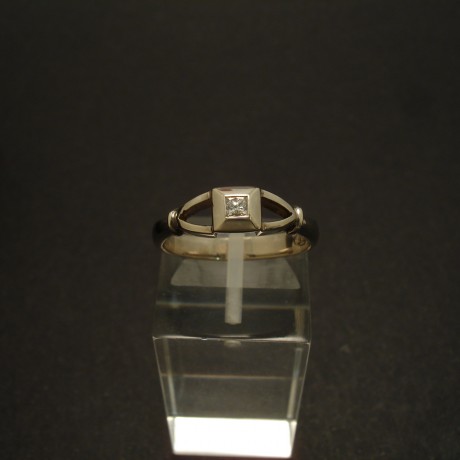 07ct-princess-diamond-9ctwhite-gold-ring-02954.jpg