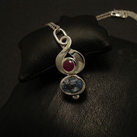 8x6mm-blue-swapphire-red-ruby-18ctwhite-gold-pendant-03124.jpg