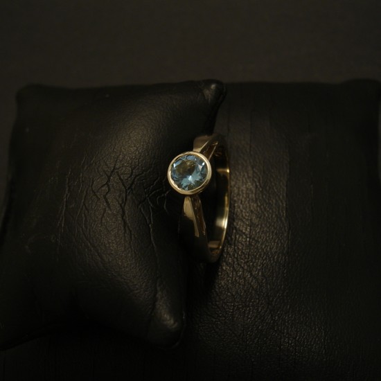 5mm-round-agrade-aquamarine-9ctwhite-gold-ring-03283.jpg
