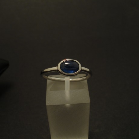 7x5mm-blue-sapphire-cabochon-9ctwhite-gold-ring-03327.jpg