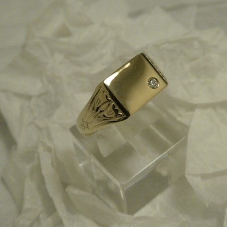 diamond-signet-ring-9ctgold-40466.jpg