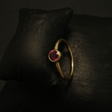 solid-deep-red-ruby-.34ct-18ctgold-ring-03402.jpg