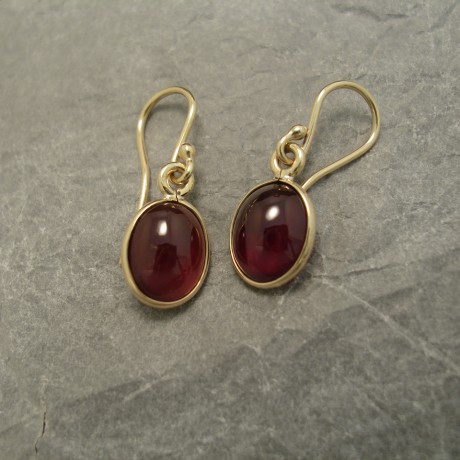 agrade-cabochon-garnets-10x8mm-9ctgold-earrings-03665.jpg