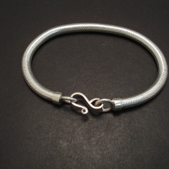 densely-woven-silver-rope-chain-bracelet-05561.jpg
