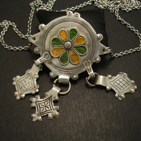 tribal-enamelled-old-moroccan-silver-pendant-03655.jpg