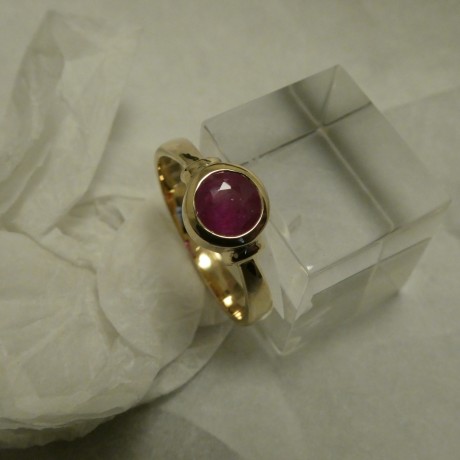 .89ct-deep-ruby-red-18ctgold-ring-30173.jpg