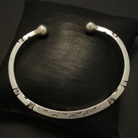 handcarved-handcrafted-silver-oval-open-bangle-03727.jpg