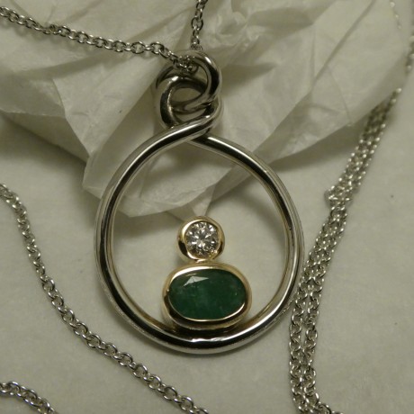 handworked-18ct-gold-emerald-diamond-pendant-20655.jpg