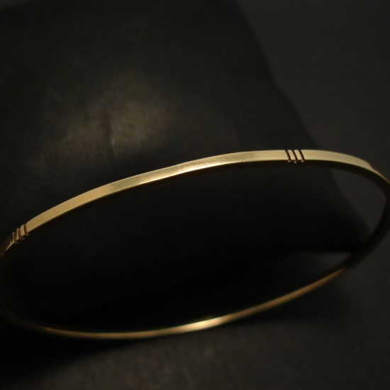 notched-handmade-9ctgold-oval-bangle-03911.jpg