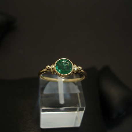 88ct-cut-round-emerald-bright-18ctgold-ring-03871.jpg