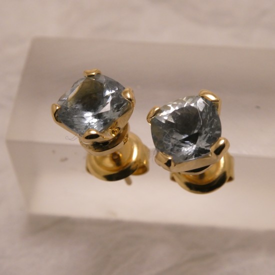 aquamarine-cushion-cuts-18ctgold-earstuds-00118.jpg