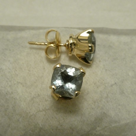 aquamarine-cushion-cuts-018ctgold-earstuds-20236.jpg