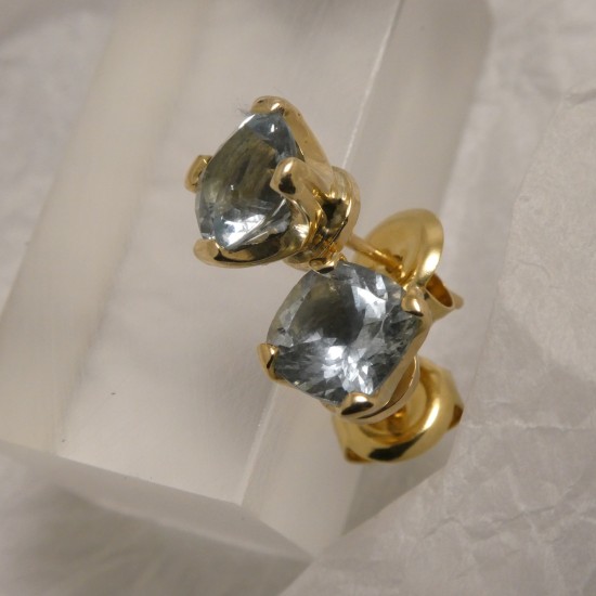 aquamarine-cushion-cuts-18ctgold-studs-00216.jpg