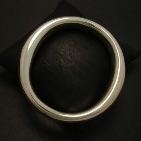 swelling-form-sterling-silver-bangle-03924.jpg