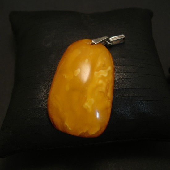 1950s-russian-baltic-butterscotch-amber-pendant-04098.jpg