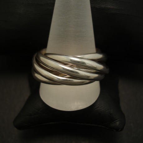 seven-silver-interlo9cking-band-ring-04086.jpg