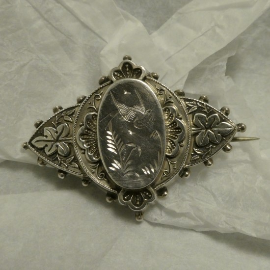 late-victorian-silver-momento-brooch-30930.jpg