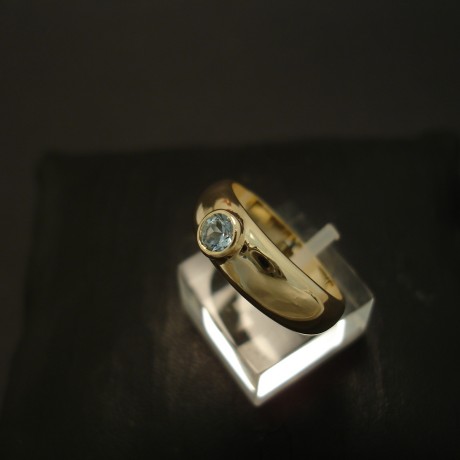 4mm-round-aquamarine-9ctgold-ring-04379.jpg