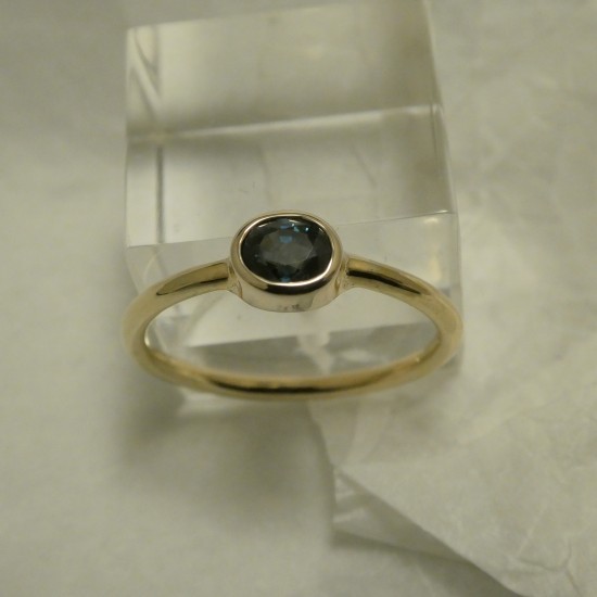 half-carat-blue-sapphire-18ctgold-ring-30133.jpg