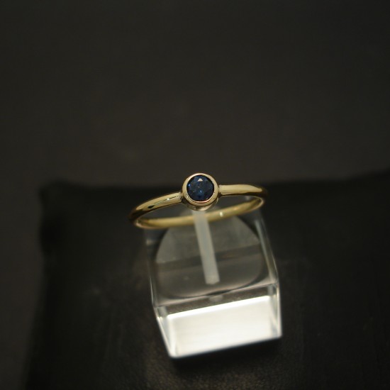 solid-blue-small-sapphire-18ctgold-hmade-ring-04293.jpg