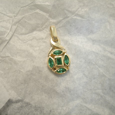 emerald-superior-top-clear-green-18ctgold-hmade-pendant-04655.jpg