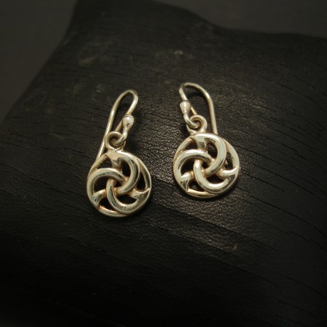 intertwined-ancient-celtic-design-9ctwhite-gold-earrings-04760.jpg