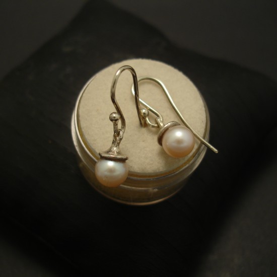 neat-pink-tinged-pearls-white-gold-earrings-04758.jpg