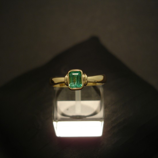 emerald-agrade-natural-baguette-18ctgold-ring-04822.jpg
