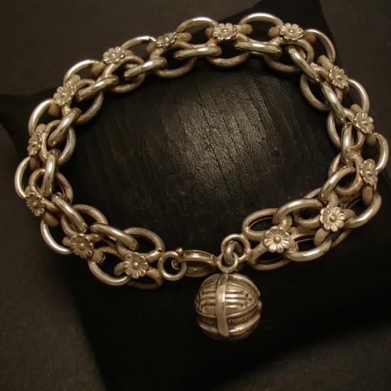 french-night-day-antique-silver-bracelet-05074.jpg