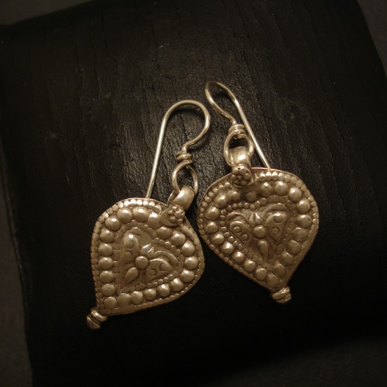 pear-shaped-old-tribal-silver-earrings-05029.jpg