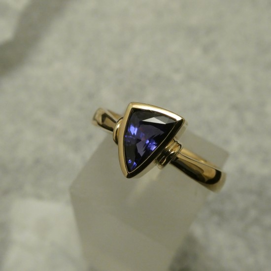 purple-blue-natural-sapphire-18ctgold-ring-10720.jpg