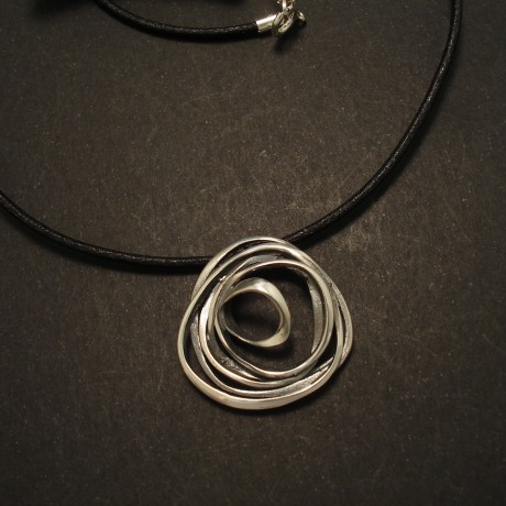 artfully-modern-silver-pendant-leather-02739.jpg
