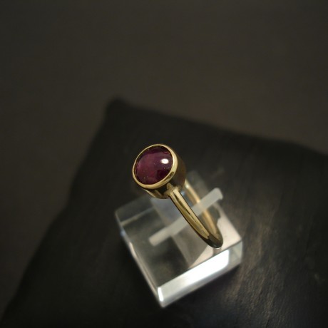 1-97ct-plush-ruby-9ctgold-ring-04807